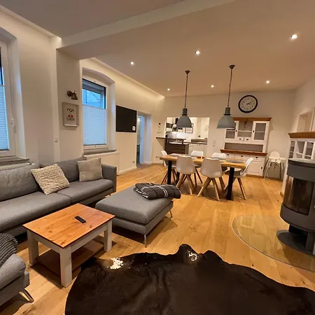 Grosse, Zentrale In Apartament