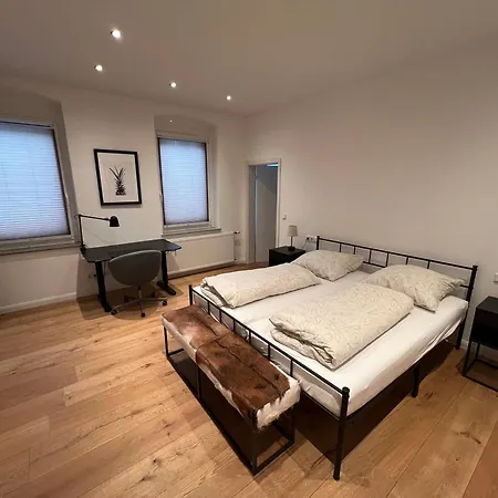 Grosse, Zentrale In *