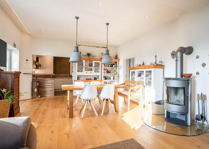 Grosse, Zentrale In *