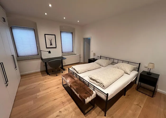 Grosse, Zentrale In *