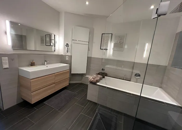 Grosse, Zentrale In Apartament